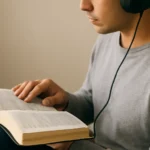 Bibel hören: Die besten Hörbücher, Podcasts & Apps bibel hören