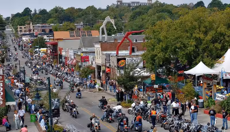 Finding Your Faith in Fayetteville, AR: A Look at La Vida Finding Your Faith in Fayetteville, AR: A Look at La Vida